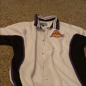 Lakers warm up jersey